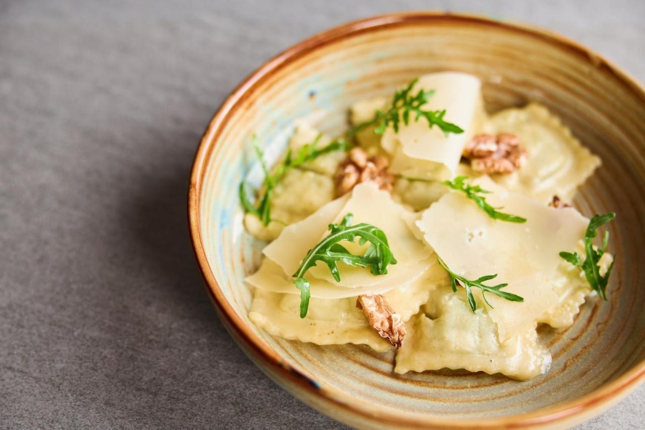 Prinsenhof 흐로닝언 외부 사진 A bowl of ravioli