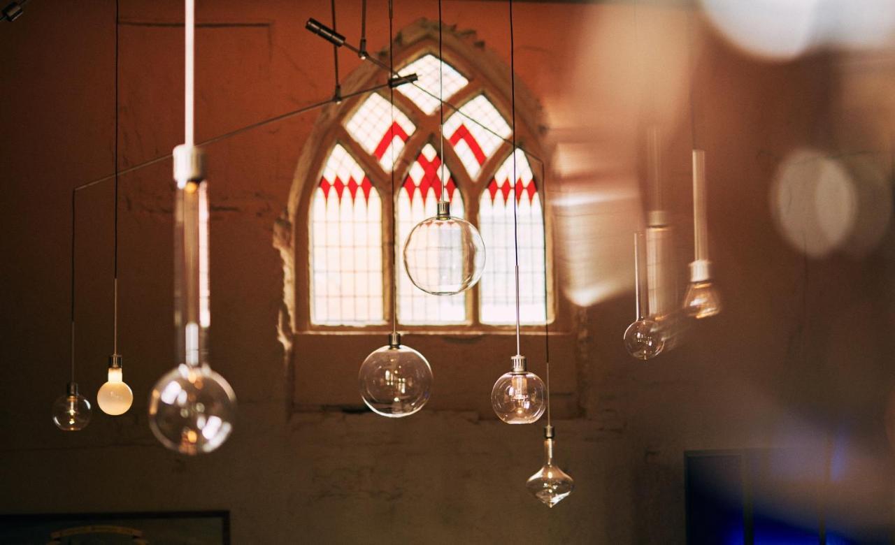 Prinsenhof 흐로닝언 외부 사진 The window in the church