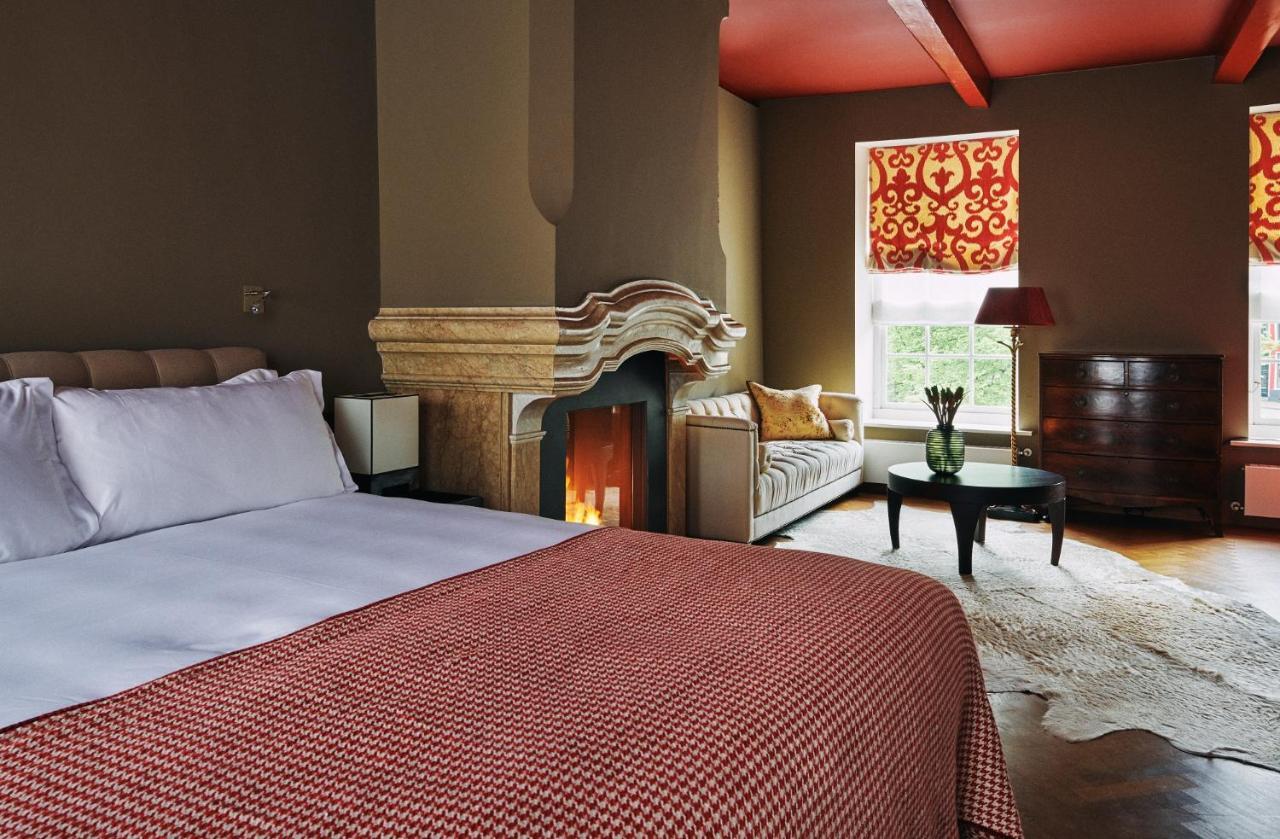 Prinsenhof 흐로닝언 외부 사진 A bed with a throw